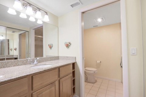 Condo in Palm Beach Gardens, Florida, 2 bedrooms  № 2178728 - photo 8