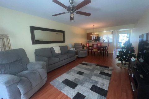Condo in Palm Beach Gardens, Florida, 2 bedrooms  № 2178728 - photo 13