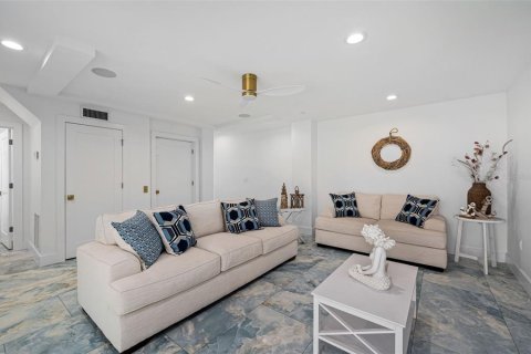 Duplex in St. Lucie, Florida 3 bedrooms, 253.53 sq.m. № 1899206 - photo 8