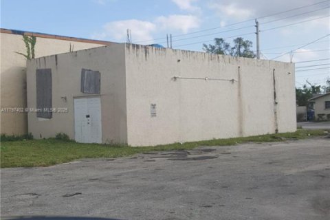 Propiedad comercial en venta en West Park, Florida № 1959198 - foto 2