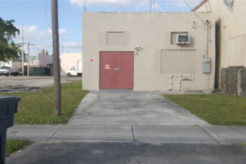 Propiedad comercial en venta en West Park, Florida № 1959198 - foto 1