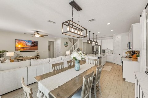 House in Palm Coast, Florida 4 bedrooms, 234.76 sq.m. № 1917939 - photo 2