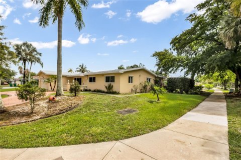 Villa ou maison à vendre à Pembroke Pines, Floride: 4 chambres, 203.64 m2 № 2146506 - photo 9