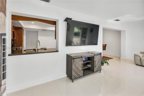 Villa ou maison à vendre à Pembroke Pines, Floride: 4 chambres, 203.64 m2 № 2146506 - photo 23
