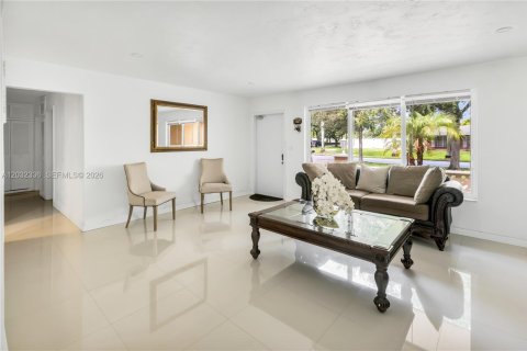 Villa ou maison à vendre à Pembroke Pines, Floride: 4 chambres, 203.64 m2 № 2146506 - photo 28