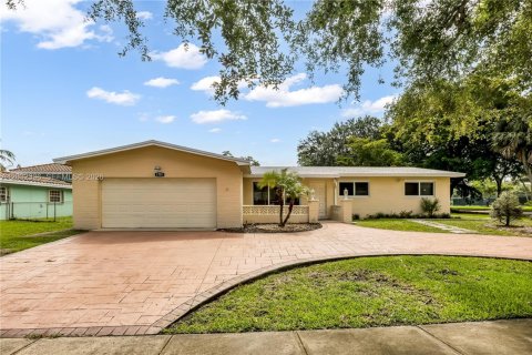 Villa ou maison à Pembroke Pines, Floride 4 chambres, 203.64 m2 № 2146506