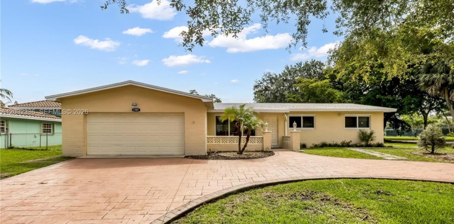 Villa ou maison à Pembroke Pines, Floride 4 chambres, 203.64 m2 № 2146506
