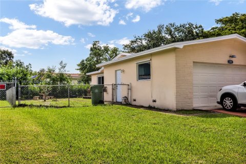 Villa ou maison à vendre à Pembroke Pines, Floride: 4 chambres, 203.64 m2 № 2146506 - photo 8
