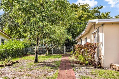 Villa ou maison à vendre à Pembroke Pines, Floride: 4 chambres, 203.64 m2 № 2146506 - photo 4
