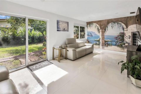 Villa ou maison à vendre à Pembroke Pines, Floride: 4 chambres, 203.64 m2 № 2146506 - photo 24