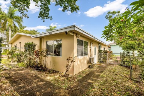 Villa ou maison à vendre à Pembroke Pines, Floride: 4 chambres, 203.64 m2 № 2146506 - photo 3