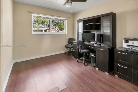 Villa ou maison à vendre à Pembroke Pines, Floride: 4 chambres, 203.64 m2 № 2146506 - photo 15