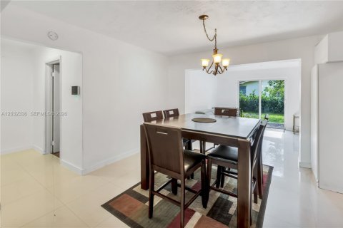 Villa ou maison à vendre à Pembroke Pines, Floride: 4 chambres, 203.64 m2 № 2146506 - photo 27