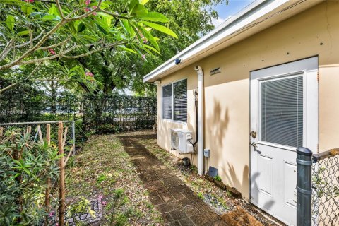 Villa ou maison à vendre à Pembroke Pines, Floride: 4 chambres, 203.64 m2 № 2146506 - photo 5