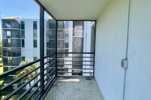 Condo in Aventura, Florida, 2 bedrooms № 2176411 - photo 16