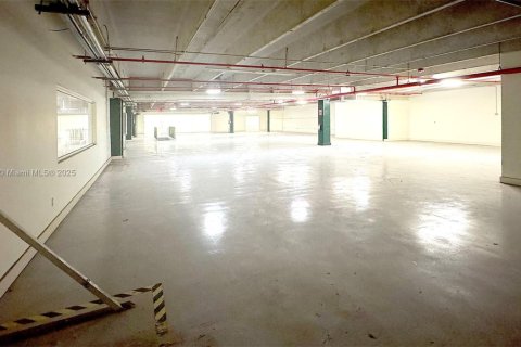 Commercial property in Opa-locka, Florida № 1878923 - photo 27