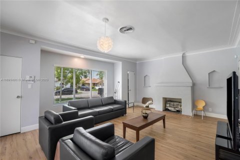 Villa ou maison à louer à Hollywood, Floride: 3 chambres, 303.88 m2 № 1945471 - photo 8