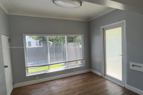 Villa ou maison à louer à Hollywood, Floride: 3 chambres, 303.88 m2 № 1945471 - photo 14