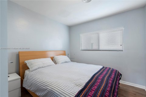 Villa ou maison à louer à Hollywood, Floride: 3 chambres, 303.88 m2 № 1945471 - photo 16