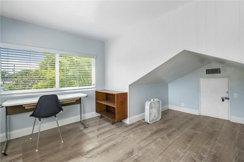 Villa ou maison à louer à Hollywood, Floride: 3 chambres, 303.88 m2 № 1945471 - photo 17