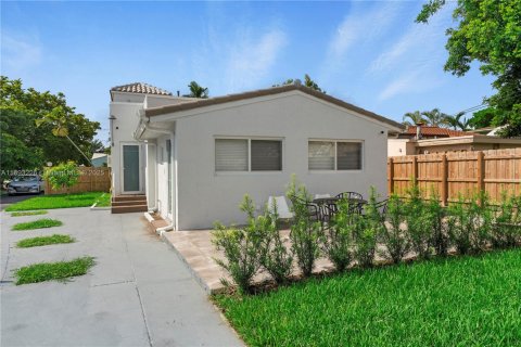 Villa ou maison à louer à Hollywood, Floride: 3 chambres, 303.88 m2 № 1945471 - photo 3