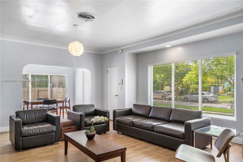 Villa ou maison à louer à Hollywood, Floride: 3 chambres, 303.88 m2 № 1945471 - photo 9