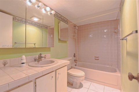 Condominio en venta en Dania Beach, Florida, 2 dormitorios, 110.55 m2 № 1990993 - foto 14