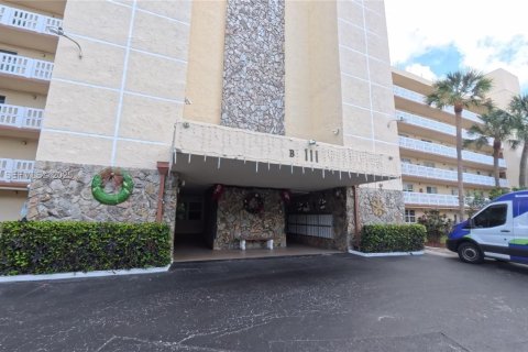 Condominio en venta en Dania Beach, Florida, 2 dormitorios, 110.55 m2 № 1990993 - foto 2