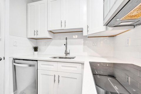Condo in Oakland Park, Florida, 1 bedroom  № 2246922 - photo 8