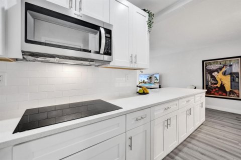 Condo in Oakland Park, Florida, 1 bedroom  № 2246922 - photo 7