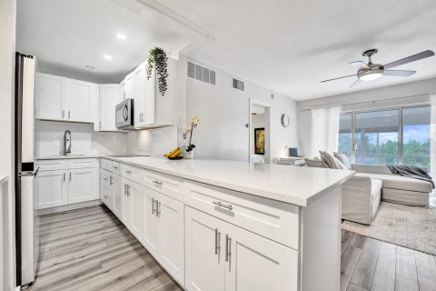Condo in Oakland Park, Florida, 1 bedroom  № 2246922 - photo 5