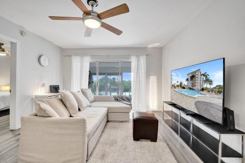 Condo in Oakland Park, Florida, 1 bedroom  № 2246922 - photo 13