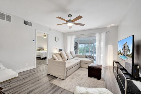 Condo in Oakland Park, Florida, 1 bedroom  № 2246922 - photo 12