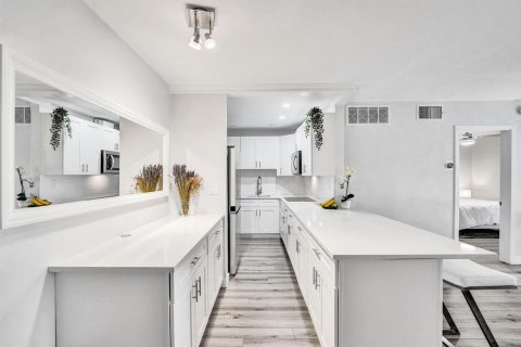 Condo in Oakland Park, Florida, 1 bedroom  № 2246922 - photo 3