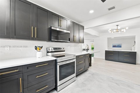 Villa ou maison à vendre à Pompano Beach, Floride: 3 chambres, 197.14 m2 № 2259929 - photo 4