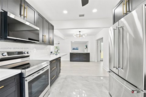 Villa ou maison à vendre à Pompano Beach, Floride: 3 chambres, 197.14 m2 № 2259929 - photo 3