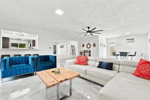 Villa ou maison à vendre à Pompano Beach, Floride: 3 chambres, 197.14 m2 № 2259929 - photo 23