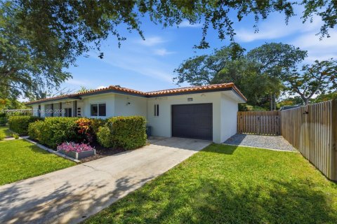 Villa ou maison à vendre à Pompano Beach, Floride: 3 chambres, 197.14 m2 № 2259929 - photo 10