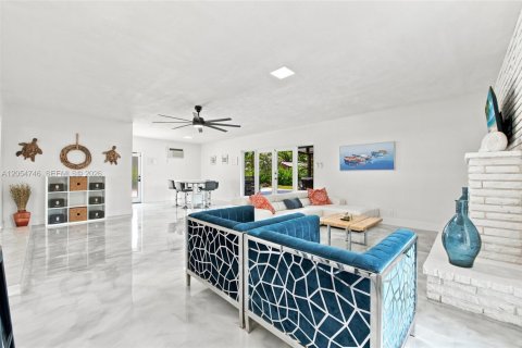 Villa ou maison à vendre à Pompano Beach, Floride: 3 chambres, 197.14 m2 № 2259929 - photo 18
