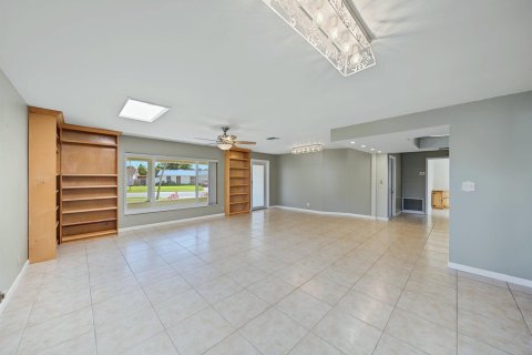 House in Boca Raton, Florida 4 bedrooms, 139.35 sq.m. № 2416200 - photo 20