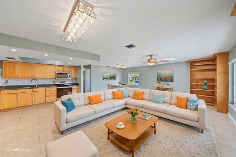 House in Boca Raton, Florida 4 bedrooms, 139.35 sq.m. № 2416200 - photo 2