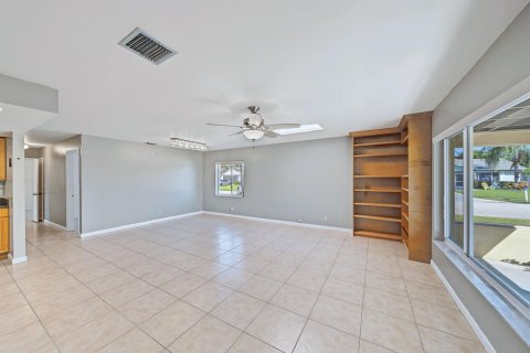House in Boca Raton, Florida 4 bedrooms, 139.35 sq.m. № 2416200 - photo 15