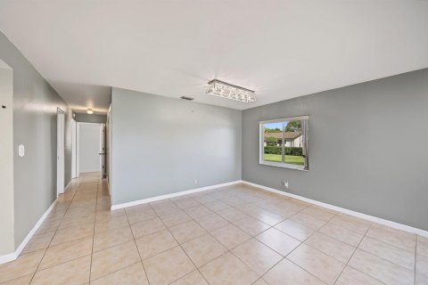 House in Boca Raton, Florida 4 bedrooms, 139.35 sq.m. № 2416200 - photo 13