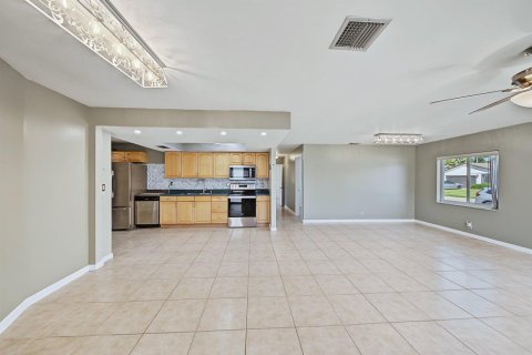House in Boca Raton, Florida 4 bedrooms, 139.35 sq.m. № 2416200 - photo 12