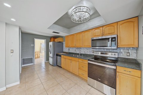 House in Boca Raton, Florida 4 bedrooms, 139.35 sq.m. № 2416200 - photo 22