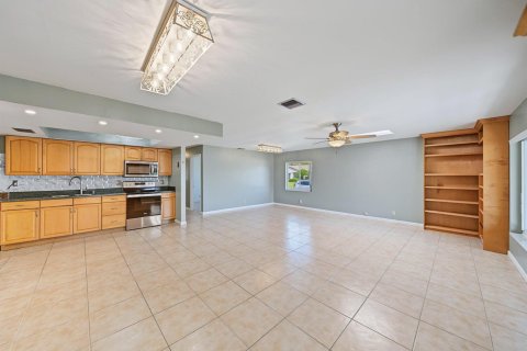 House in Boca Raton, Florida 4 bedrooms, 139.35 sq.m. № 2416200 - photo 11