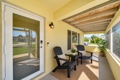 House in Boca Raton, Florida 4 bedrooms, 139.35 sq.m. № 2416200