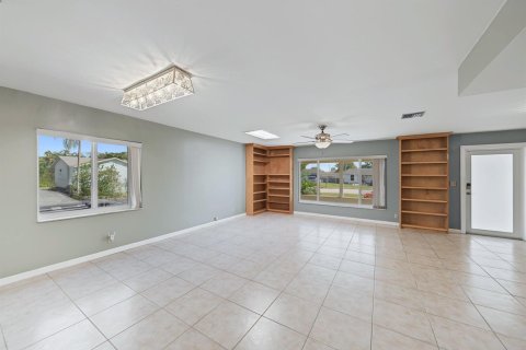 House in Boca Raton, Florida 4 bedrooms, 139.35 sq.m. № 2416200 - photo 16