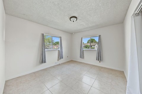 House in Boca Raton, Florida 4 bedrooms, 139.35 sq.m. № 2416200 - photo 26