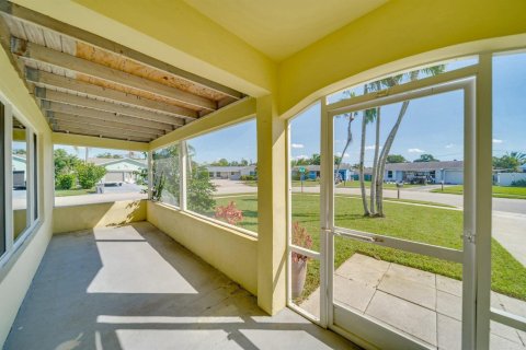 House in Boca Raton, Florida 4 bedrooms, 139.35 sq.m. № 2416200 - photo 10